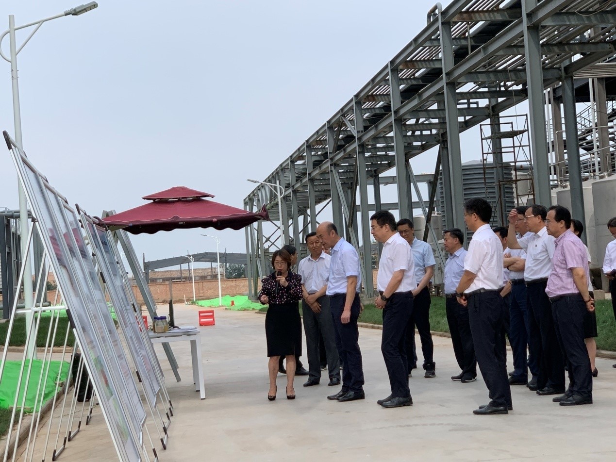 刘国中省长一行观摩蒲城Z6尊龙科技建设项目