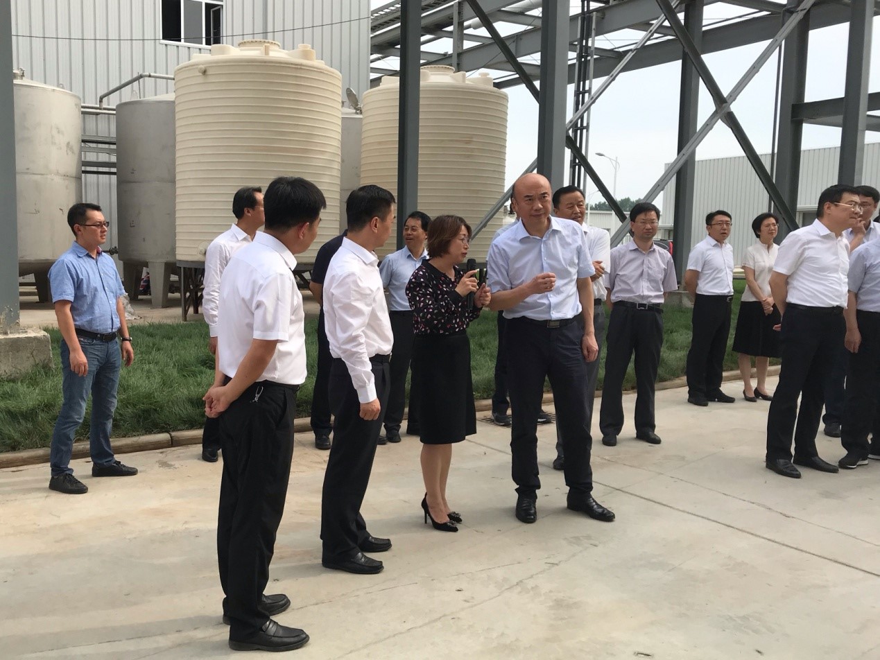 刘国中省长一行观摩蒲城Z6尊龙科技建设项目