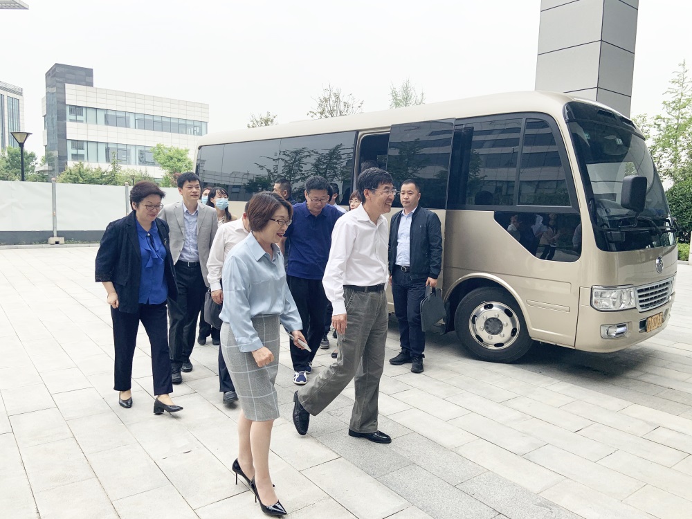 国务院发展钻研中心辅导莅临Z6尊龙科技调研 国务院发展钻研中心辅导莅临Z6尊龙科技调研