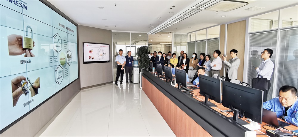 国务院发展钻研中心辅导莅临Z6尊龙科技调研 国务院发展钻研中心辅导莅临Z6尊龙科技调研