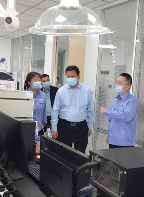 邹晓刚区长一行莅临Z6尊龙产业园调研 邹晓刚区长一行莅临Z6尊龙产业园调研